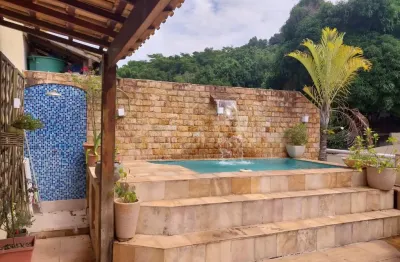 Linda cobertura duplex pronta para morar com vista para montanha.