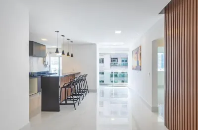 Apartamento 2 quartos a venda na barra da tijuca, posto 5 - todo reformado