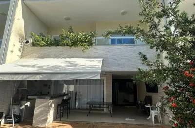 Linda casa duplex entregue toda mobiliada pronta para morar na barra da tijuca.