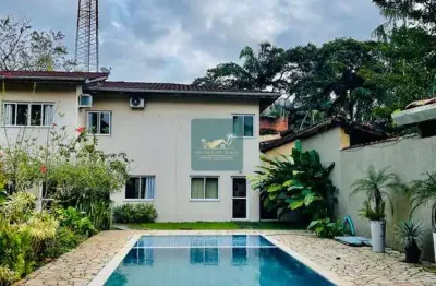 “casa aconchegante com churrasqueira e piscina a 1 km da praia de boiçucanga'.