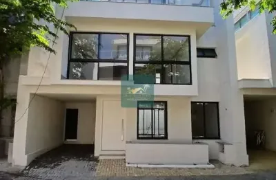 Luxuosa casa tríplex no condomínio cambury residence ii – praia de camburi! 