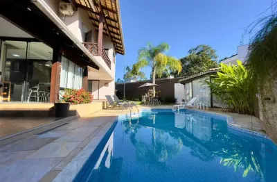 Casa com 3 suítes e piscina aquecida em loteamento prestigiado!