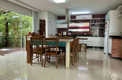 Casa ampla com 3 dormitórios e 2 vagas no salto weissbach!