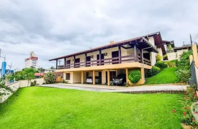 Casa com 5 quartos à venda no Velha, Blumenau 