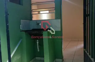 Casa com 2 quartos para alugar na Avenida Barão de Mauá, 5352, Jardim Itapeva, Mauá