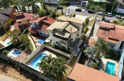 Casa dentro de condomínio, 3 suítes e piscina  com fácil  acesso a raposo tavares
