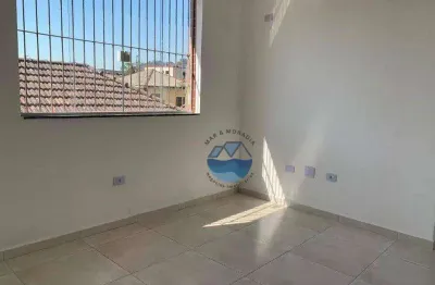 Bela casa sobreposta alta - 72m²- 2 dormitórios, sendo 1 suíte– sacada com churrasqueira