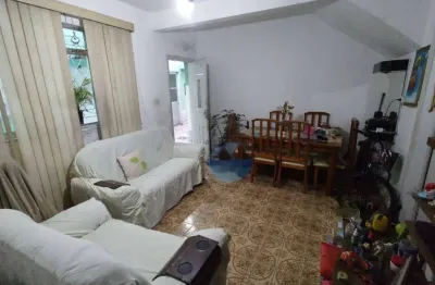 Apartamento térreo de 1 quarto com pequeno quintal no bairro do macuco em santos (sp) por r$.275.000,00