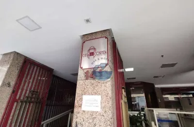 Ótima sala comercial em edifício de alto padrão no centro de santos (sp) por r$.205.000,00 ou loação r$.2.500,00 (pacote)