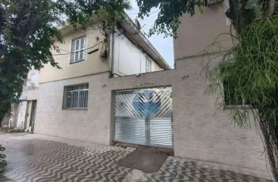 Belíssimo Sobrado em Condomínio Fechado com 2 quartos e pequeno quintal coberto no Bairro do estuário em Santos (SP)  por R$.325.000,00 !