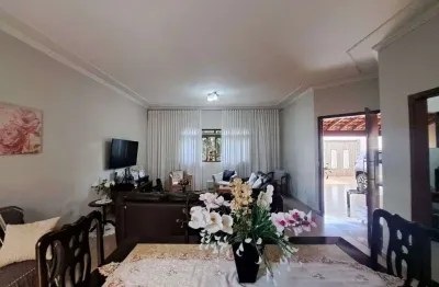Casa à venda com 3 quartos e 4 vagas, 179m² - residencial e comercial palmares.
