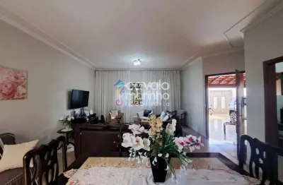 Casa à venda com 3 quartos e 4 vagas, 179m² - residencial e comercial palmares.