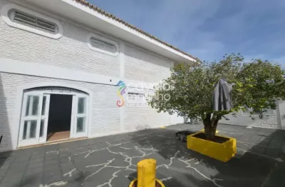 Casa à venda ou para alugar com 710m² e 5 quartos na ribeirânia.