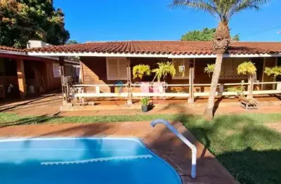 Casa à venda com 3 quartos, piscina e 6 vagas, 307m² - jardim canadá.
