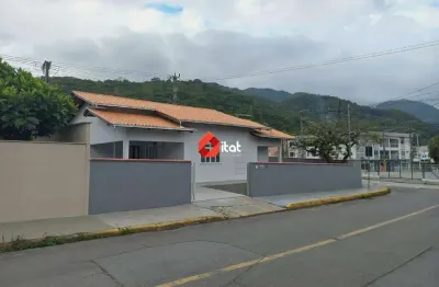 Casa bem localizada com 2 quartos e com terreno de 375,75 m²