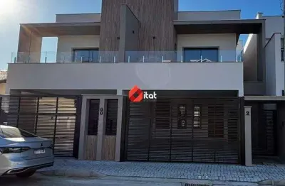 Geminado exclusivo de 197 m² com piscina e acabamentos premium