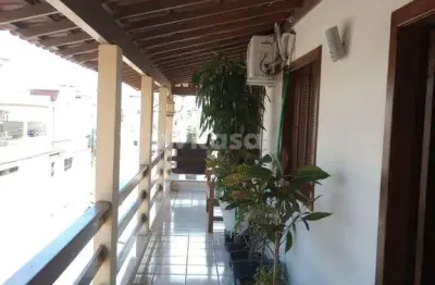 Casa com ponto comercial em vale encantado  -  vila velha