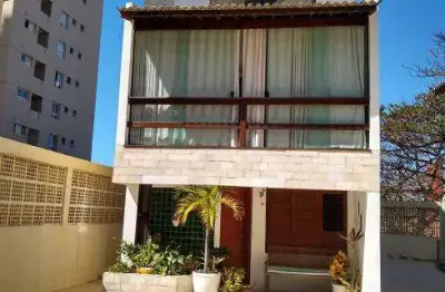 Casa de condomínio para aluguel e venda possui 240 metros quadrados com 5 quartos