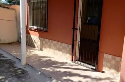 Casa com 2 quartos para alugar na Rua Praia de Bertioga, 876, Vilas do Atlantico, Lauro de Freitas