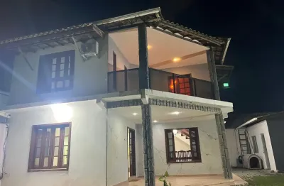 Linda casa mobiliada e decorda perto da praia pronta para morar