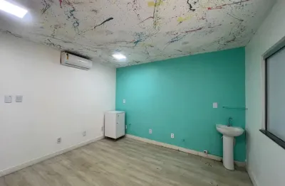 Linda sala comercial em um local super valorizado np miolo da manoel dias