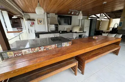Linda casa porteira fechada toda mobiliada com piscina no melhor de patamares