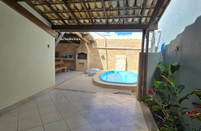 Bela casa em um dos melhos condominio de praia do flamengo agende sua visita