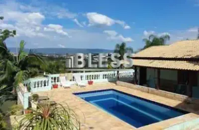 Chácara à venda em itupeva! casa principal com 3 dormitórios, casa de hóspedes com mais 1 quarto, piscina, amplo quintal com pomar, 6 vagas de garagem