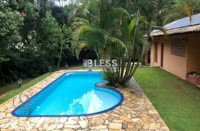 Casa  à venda no condomínio capital ville! casa principal com 2 suítes, casa de caseiro e piscina aquecida! próximo de são paulo - cc00069