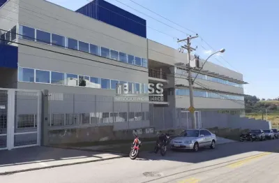 Sala comercial e 2 banheiros para alugar em itatiba; sa00503
