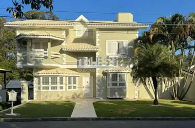 Casa de luxo em condomínio: 5 quartos, 5 suítes, 2 salas, 6 banheiros, 4 vagas na marambaia, vinhedo-sp - 680m².