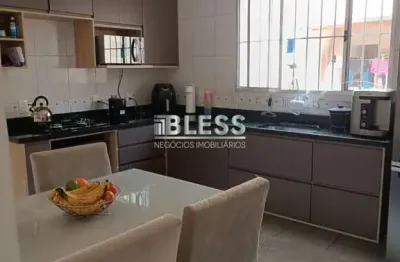 Casa sobrado à venda com 2 dormitórios em várzea paulista sp: jardim américa, 2 salas, 2 banheiros, 2 vagas de garagem!