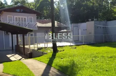 Casa térrea à venda com 3 suítes condomínio bosque corrupira jundiaí