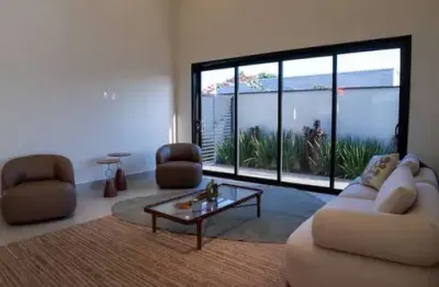Casa térrea com 4 suítes e piscina condomínio jardins do golfe