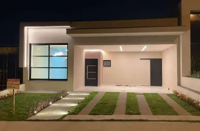 Térrea com 3 suítes e piscina condomínio evidencias