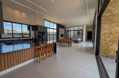 Casa térrea com 4 suítes, escritório, academia e sauna