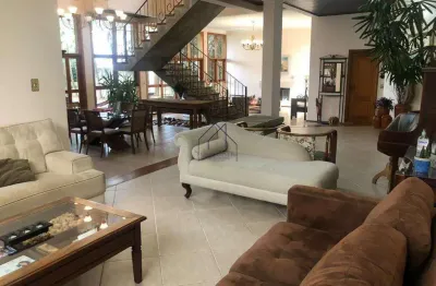 Casa à venda em santana de parnaíba, alphaville 08, com 4 suítes, com 756 m²