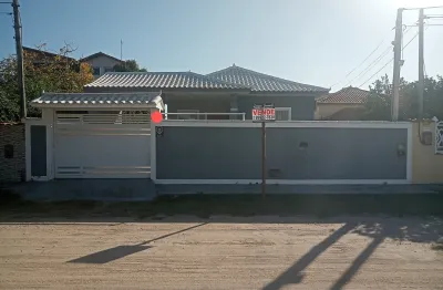 Linda casa com piscina e área gourmet a venda no centro de jacone-saquarema