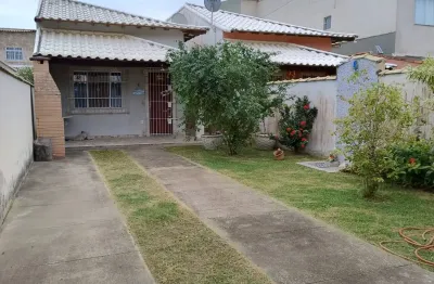 Casa linear em meio terreno a venda em jacone-saquarema