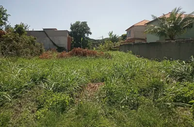 Terreno proximo ao centro de jacone com rua de acesso asfaltada e agua de rua