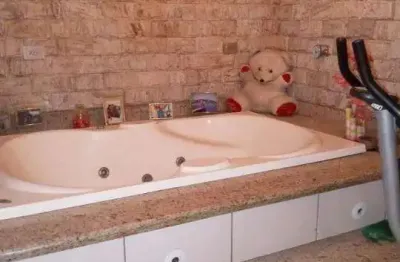 Ocean vende:  itaipuaçu, casa 4suítes, hidromassagem, closet, piscina, só a vista, permuta ate 200k
