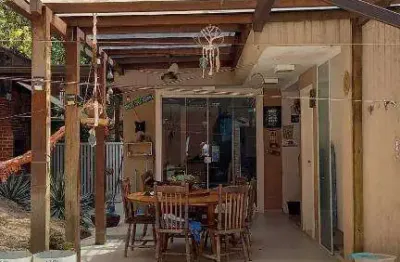 Ocean vende: itaipu, casa 4 suítes, closet, piscina, academia, próximo à entrada de itacoatiara.