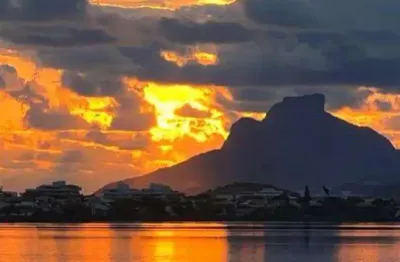 Ocean vende: piratininga: casa duplex, 2 quartos, escritório,  terraço vista lagoa.