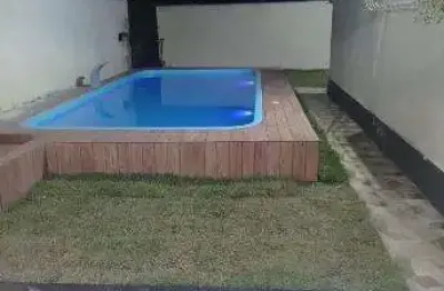 Ocean vende: itaipuaçu, barroco, casa e quartos, área gourmet, piscina, armários.