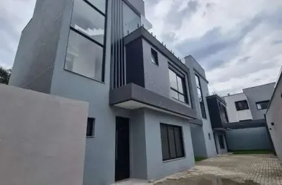 Sobrado à 10 min do centro de curitiba, bem localizado r$800 mil financiável!