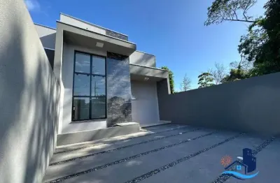 Casa com piscina, 1 suíte + 2 quartos, bal princesa do mar