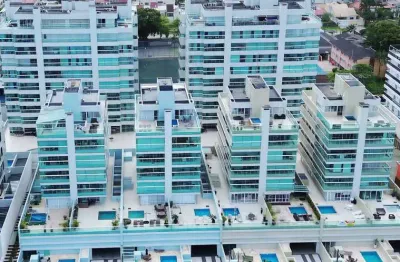 Cobertura mobiliada beira mar, 4 quartos, 2 vagas, piscina privativa.