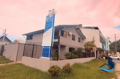 Sobrado Averbado com Piscina e Sala Comercial no Centro de Guaratuba