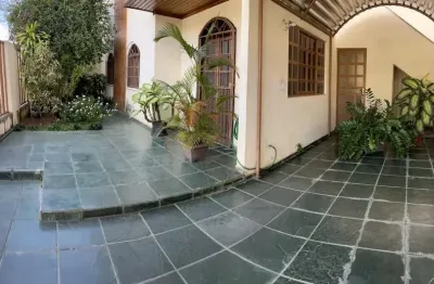 Casa com 3 quartos à venda no Grã-Duquesa, Governador Valadares 