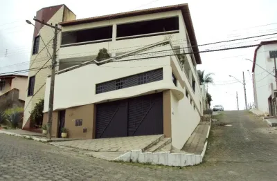 Casa à venda na Rua Fausto Perim, Grã-Duquesa, Governador Valadares